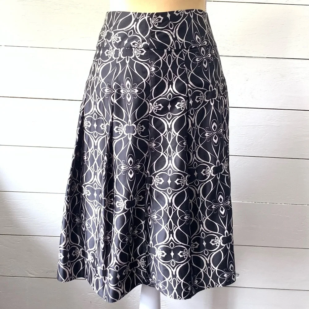 Black & cream/light tan geometric shape skirt flowy A-line size 8